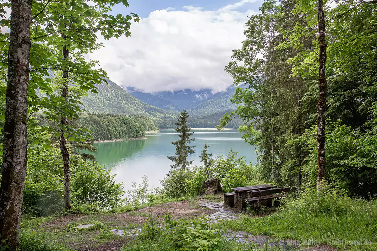 Wunderbarer Ausblick vom Rastplatz am Sylvensteinsee Wunderbarer Ausblick vom Rastplatz am Sylvensteinsee