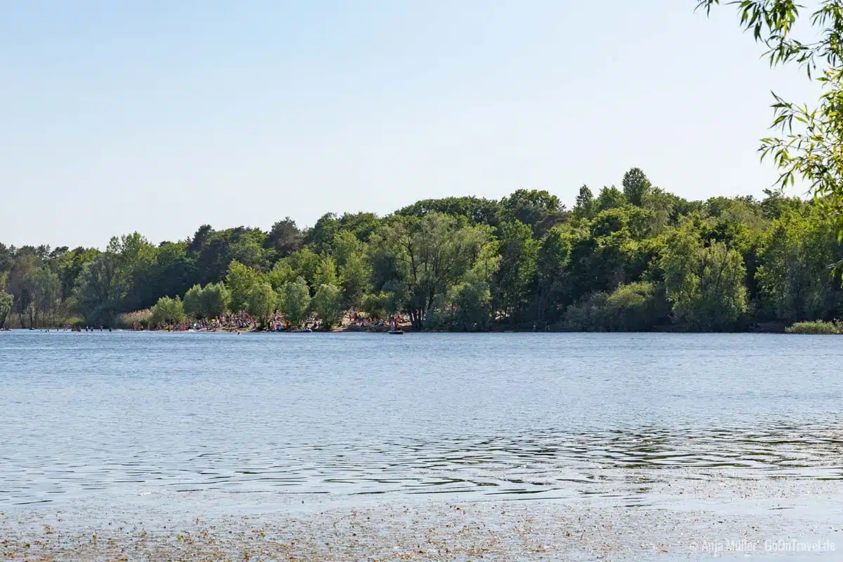 Volle Badewiese am Flughafensee Volle Badewiese am Flughafensee