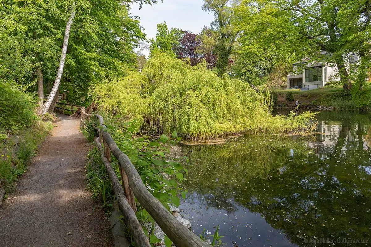 Weg am Ufer entlang des Hubertussees Weg am Ufer entlang des Hubertussees