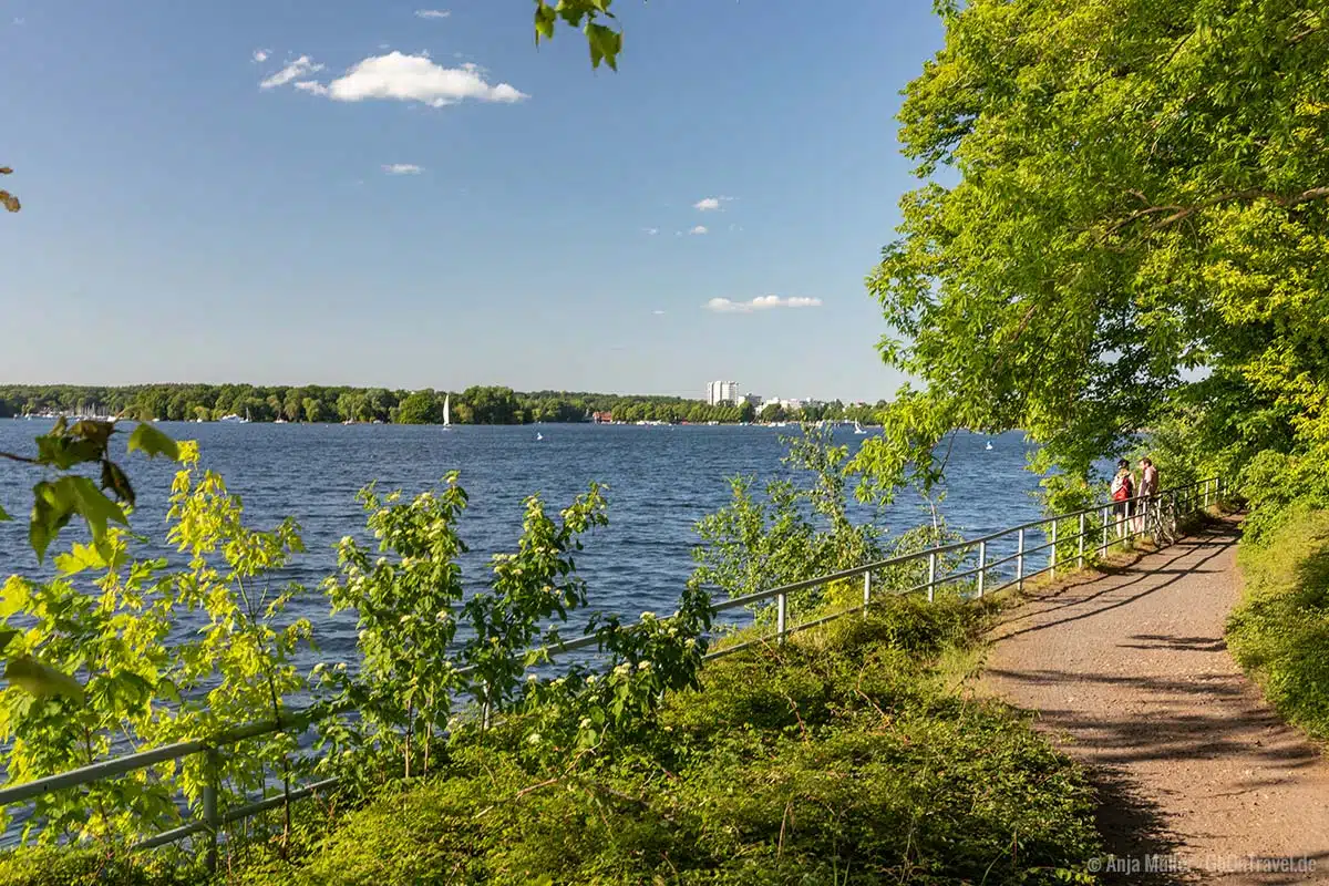 Weg am Ostufer vom Tegeler See Weg am Ostufer vom Tegeler See