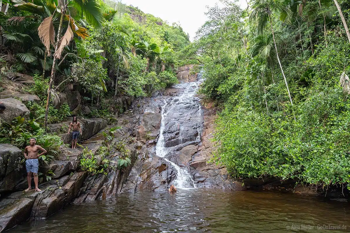 Der Sauzier Waterfall ist bei den Einheimischen sehr beliebt Der Sauzier Waterfall ist bei den Einheimischen sehr beliebt