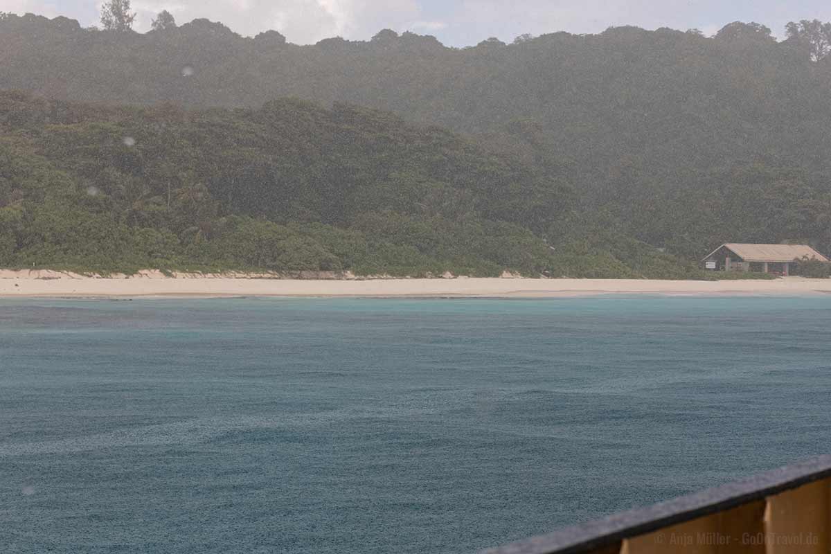 Kräftige Regenschauer auf den Seychellen sind normal und sind oft schnell wieder vorbei. Kräftige Regenschauer auf den Seychellen sind normal und sind oft schnell wieder vorbei.