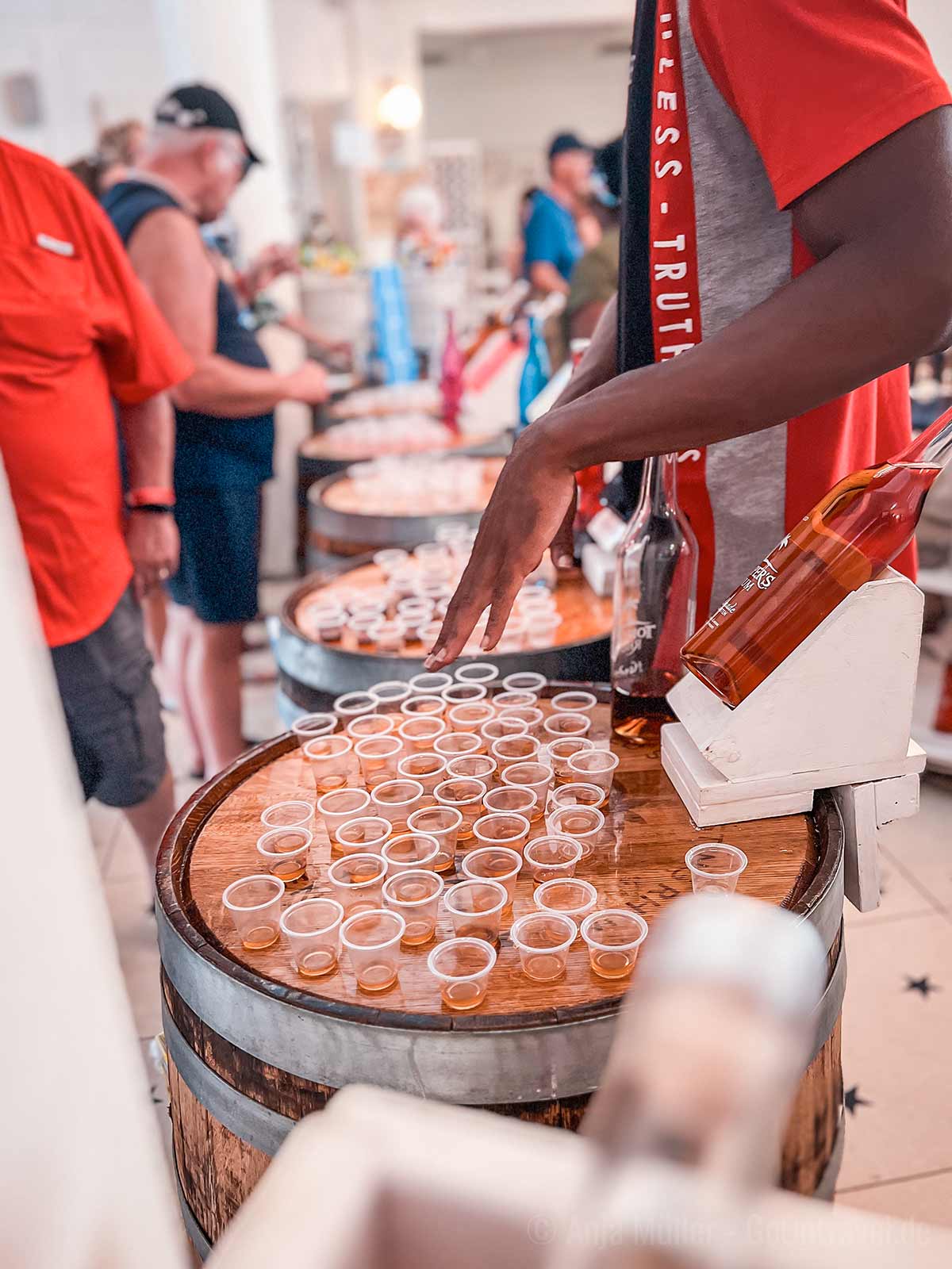 Den Rum kannst du bei Topper’s Rhum auch kosten Den Rum kannst du bei Topper’s Rhum auch kosten