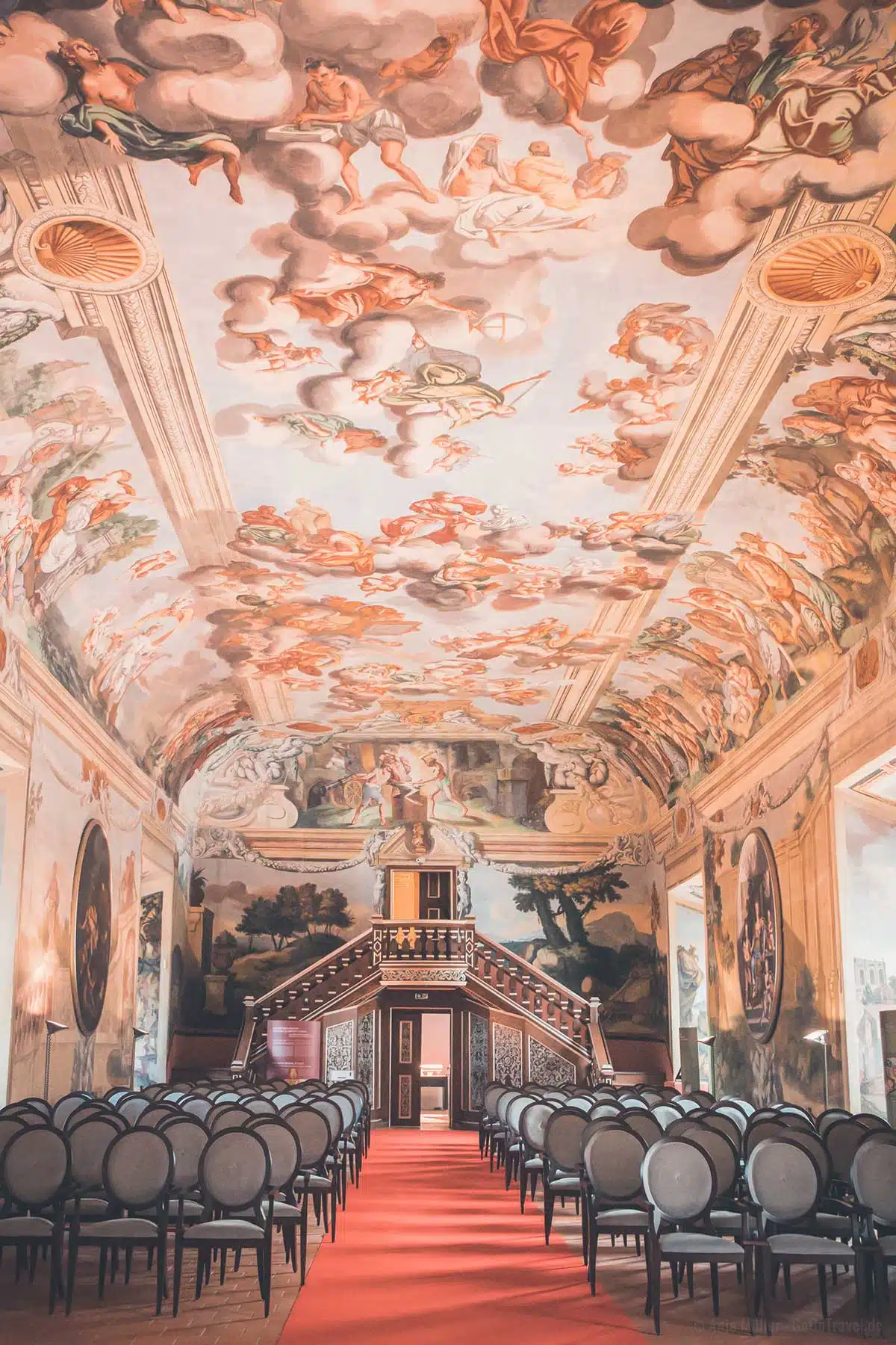Imposanter Rittersaal im Schloss Imposanter Rittersaal im Schloss