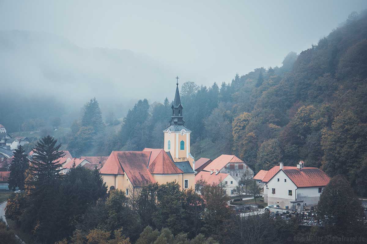 Blick auf die Kirche von Podsreda Blick auf die Kirche von Podsreda