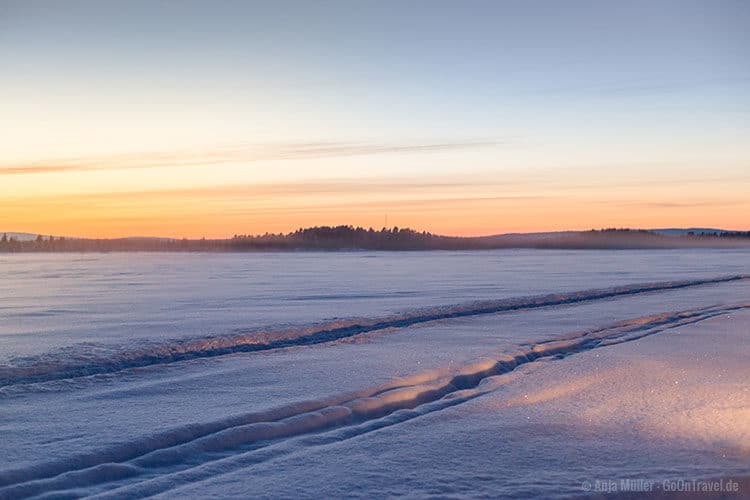 Sonnenuntergang am See mitten in Schwedisch Lappland