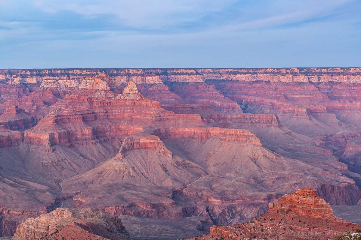 Das Gestein des Grand Canyon im Abendlicht