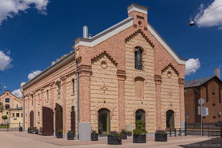 Ein modernisierter Speicher in der Speicherstadt von Riga