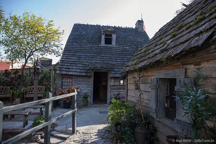 Der Innenhof vom Schulgebäude Der Innenhof vom Schulgebäude