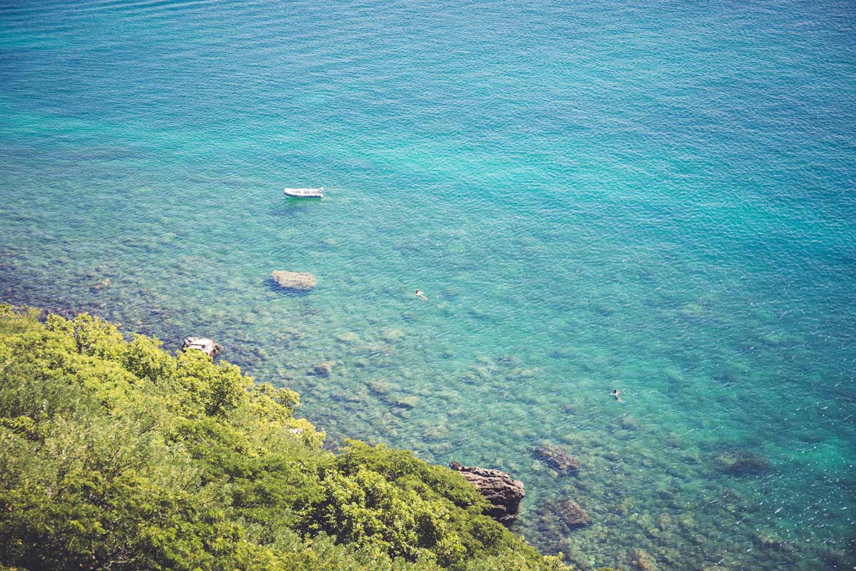 An der Küste von St. Lucia kannst du gut schnorcheln