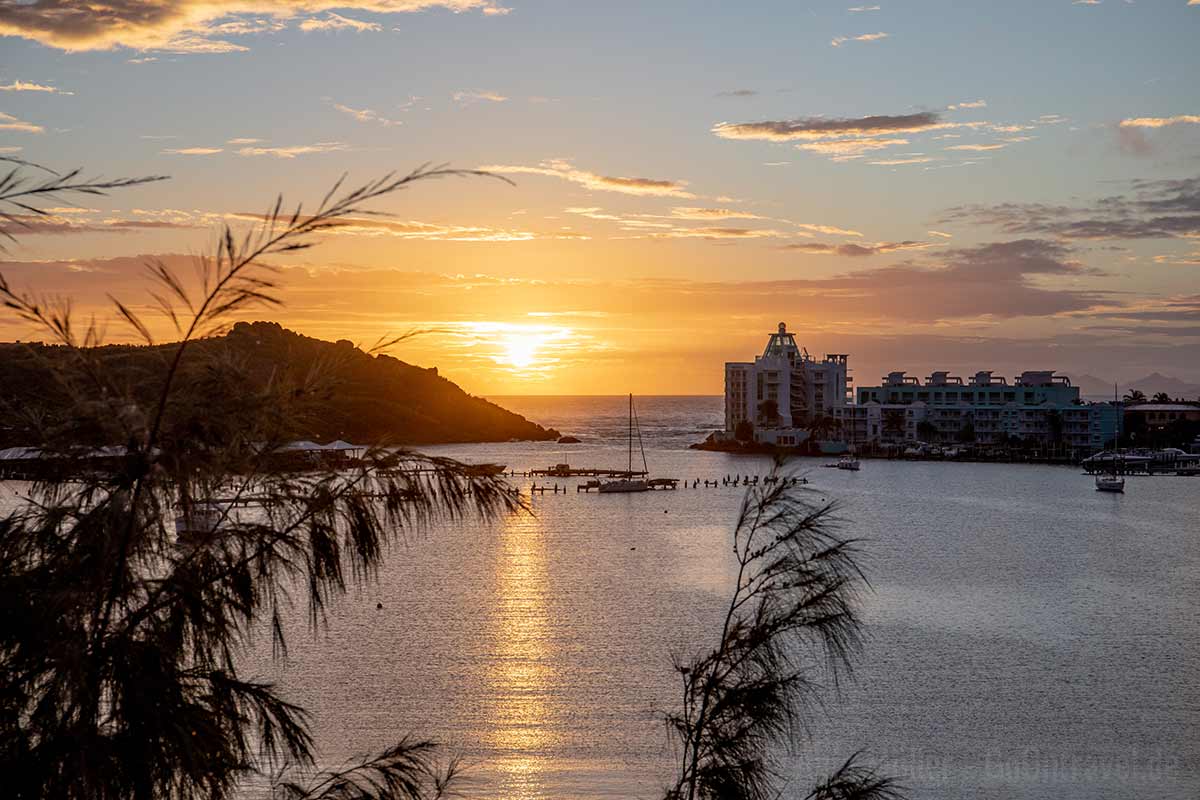 Auf St. Martin & Sint Maarten herrscht das ganze Jahr über ein mildes Klima. Auf St. Martin & Sint Maarten herrscht das ganze Jahr über ein mildes Klima.