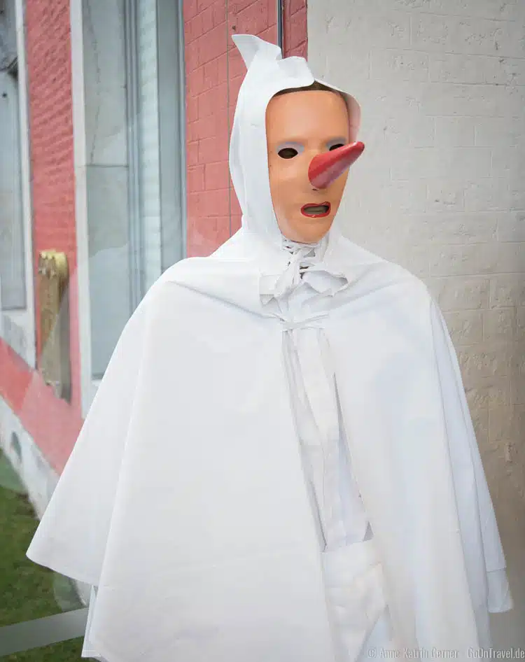 Blanc-Moussi Kostüm