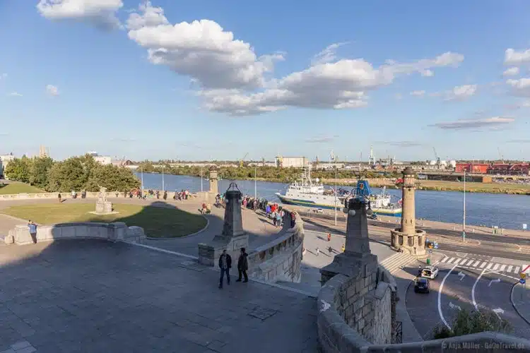 Ein Teil der Hakenterrassen mit Blick auf die Oder und den Hafen von Stettin Ein Teil der Hakenterrassen mit Blick auf die Oder und den Hafen von Stettin