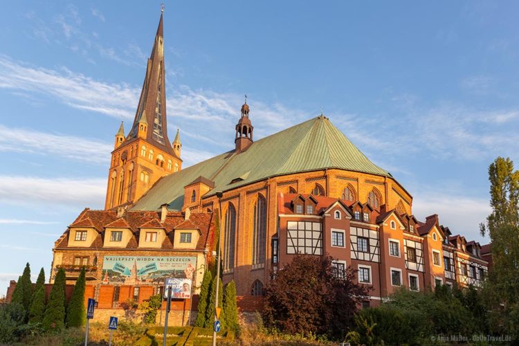 Die Jakobikirche Stettin im Morgenlicht Die Jakobikirche Stettin im Morgenlicht