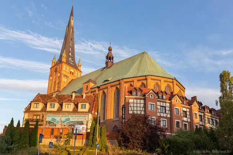 Die Jakobikirche Stettin im Morgenlicht Die Jakobikirche Stettin im Morgenlicht