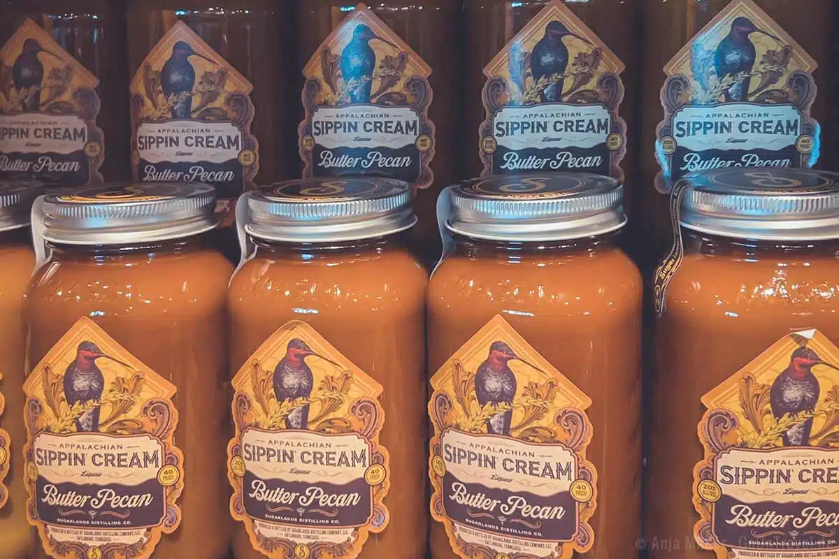 Moonshine gibt es mittlerweile in vielen verschiedenen Geschmacksrichtungen, wie zum Beispiel Butter Pecan Moonshine gibt es mittlerweile in vielen verschiedenen Geschmacksrichtungen, wie zum Beispiel Butter Pecan