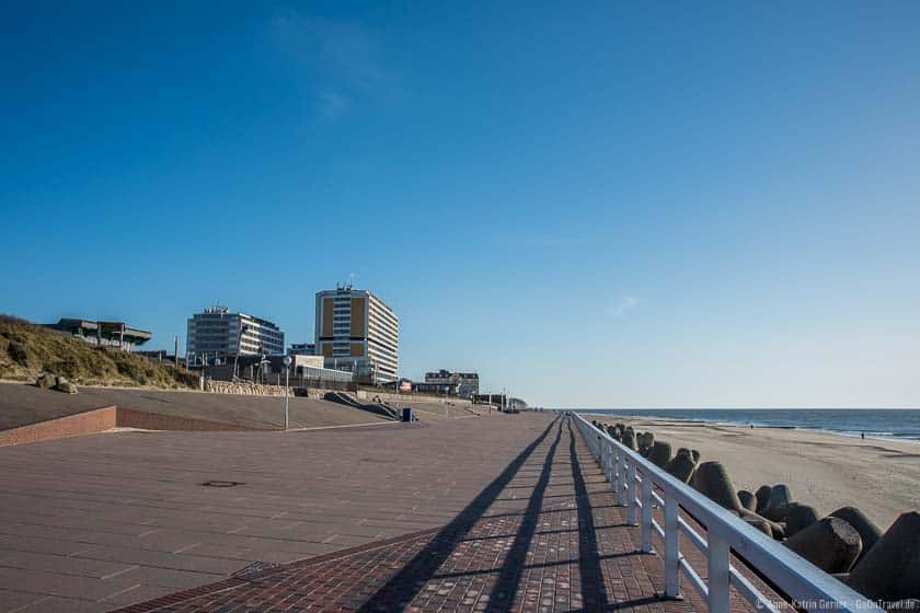 Corona macht es möglich: die Strandpromenade in Westerland ist menschenleer Corona macht es möglich: die Strandpromenade in Westerland ist menschenleer