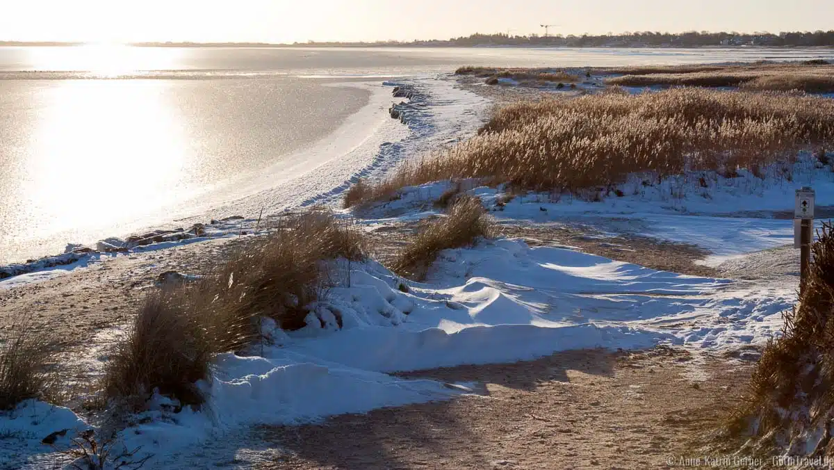 Spaziergang am verschneiten Wattstrand Spaziergang am verschneiten Wattstrand