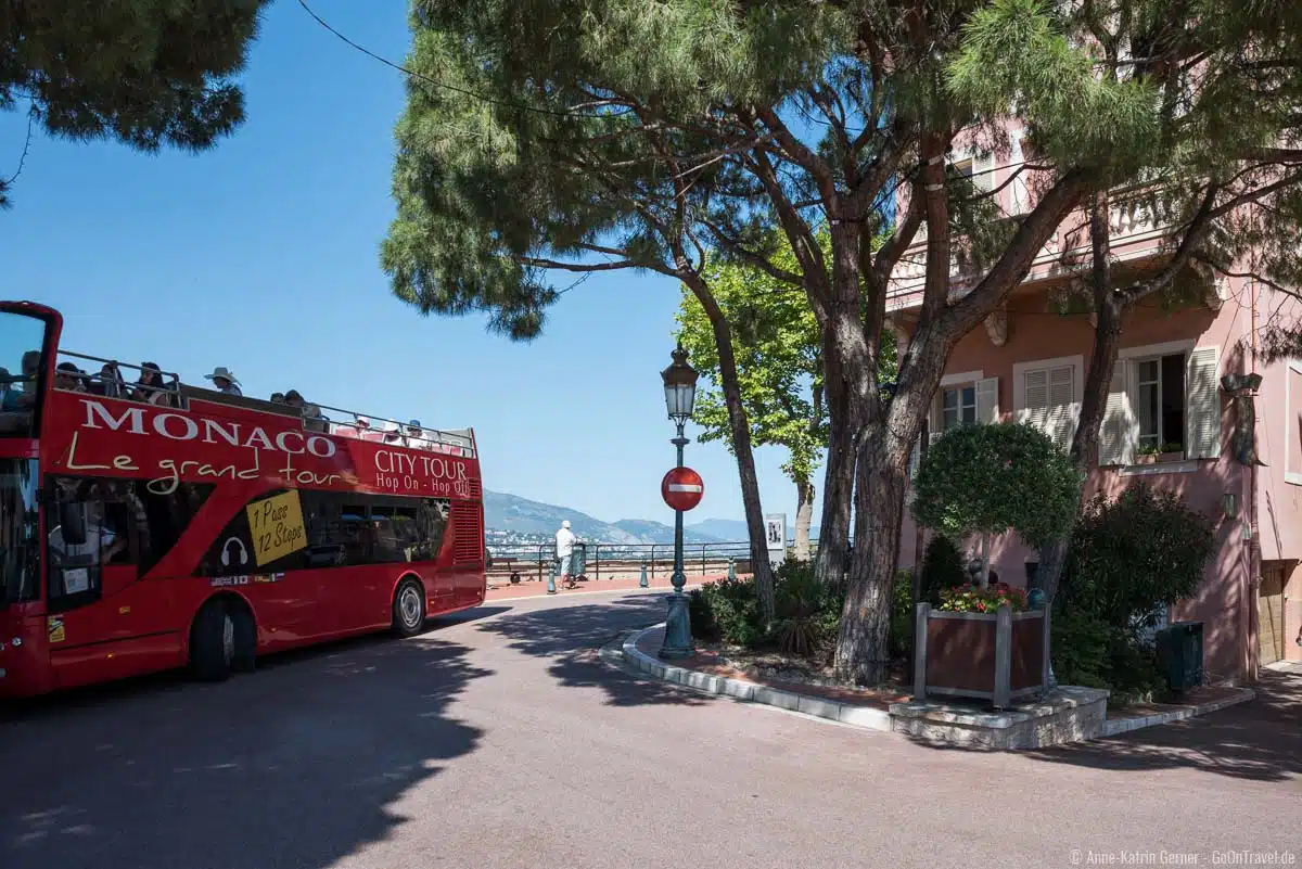 Hop on Hop off Bus auf dem Weg zum Palast Hop on Hop off Bus auf dem Weg zum Palast