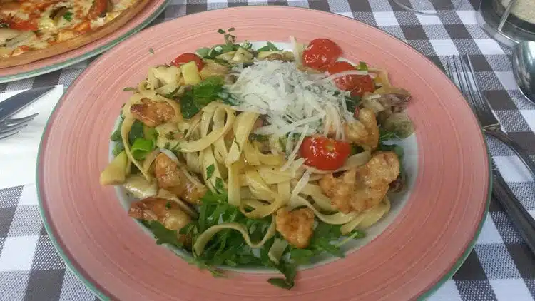 Taglitatelle con pollo im Ristorante Latino Taglitatelle con pollo im Ristorante Latino