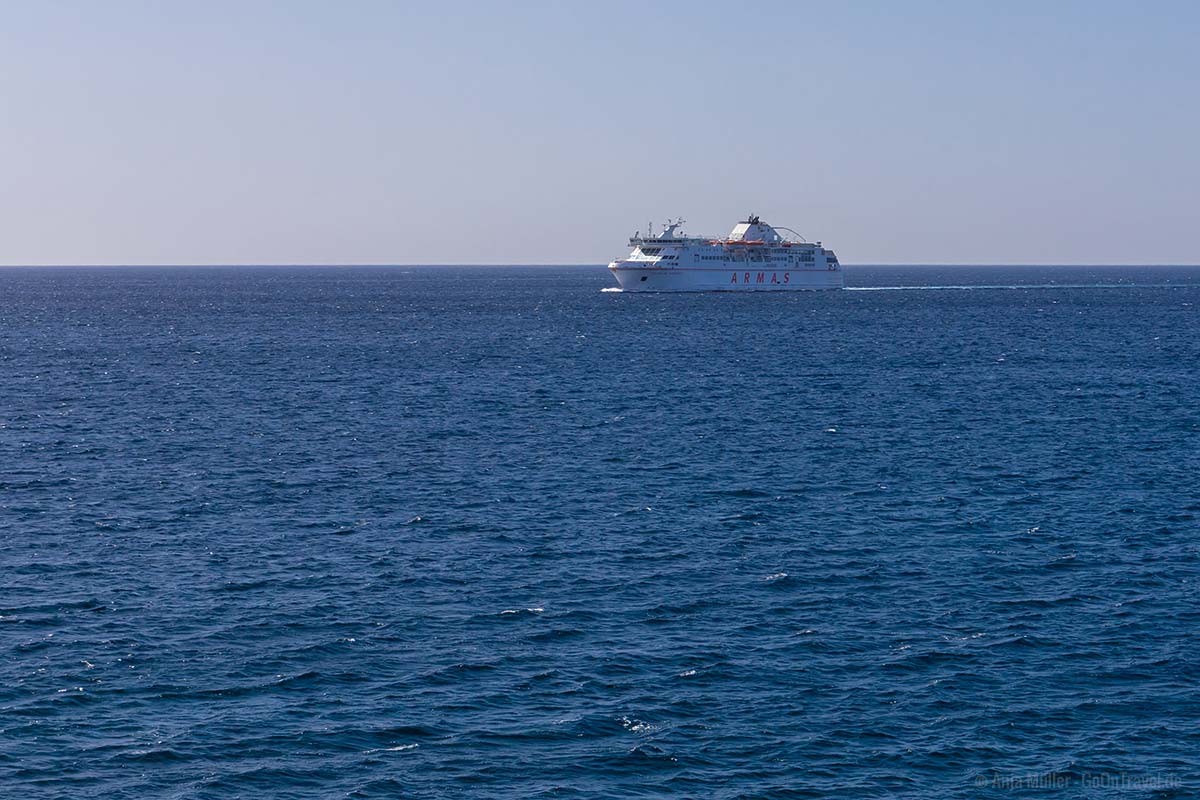 Eine Fähre vor Teneriffa Eine Fähre vor Teneriffa