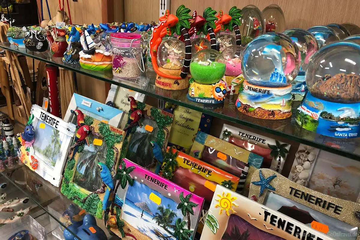 Jede Menge kitschiger Souvenirs Jede Menge kitschiger Souvenirs