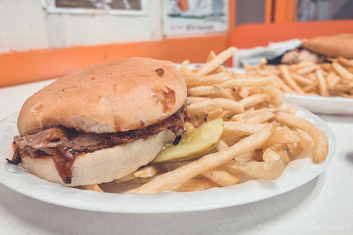 Pulled Pork Burger im Gus´s Good Times Deli in Knoxville Pulled Pork Burger im Gus´s Good Times Deli in Knoxville