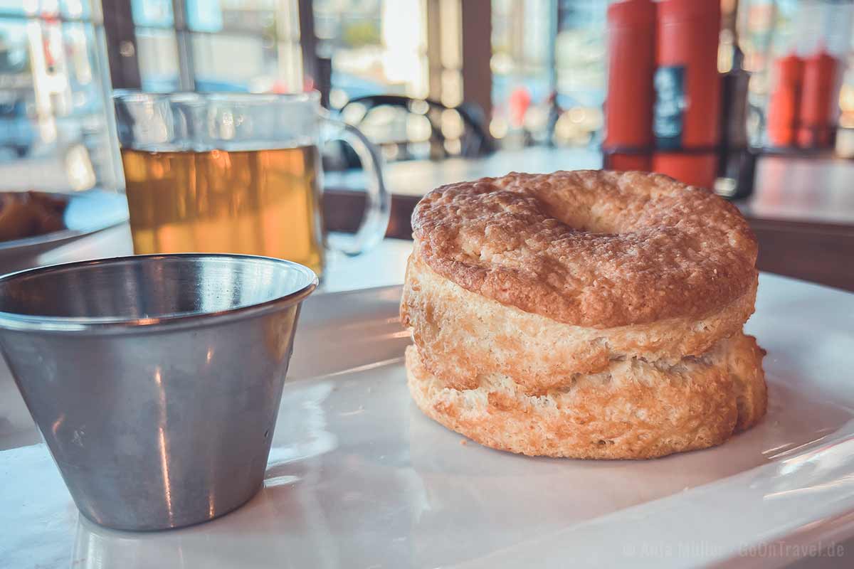 Buttermilk Biscuits im Milk & Honey in Chattanooga