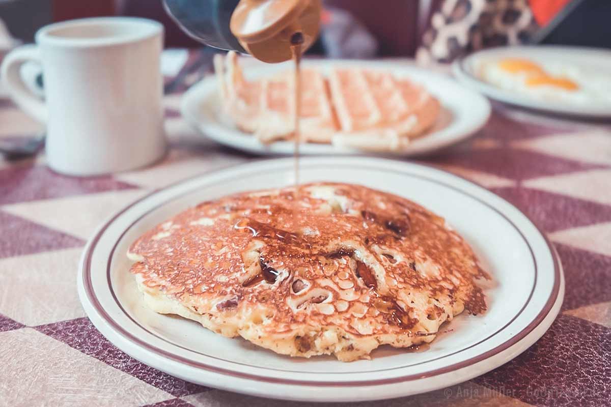 Blaubeeren Pancakes im Pete's Coffee Shop in Knoxville Blaubeeren Pancakes im Pete's Coffee Shop in Knoxville