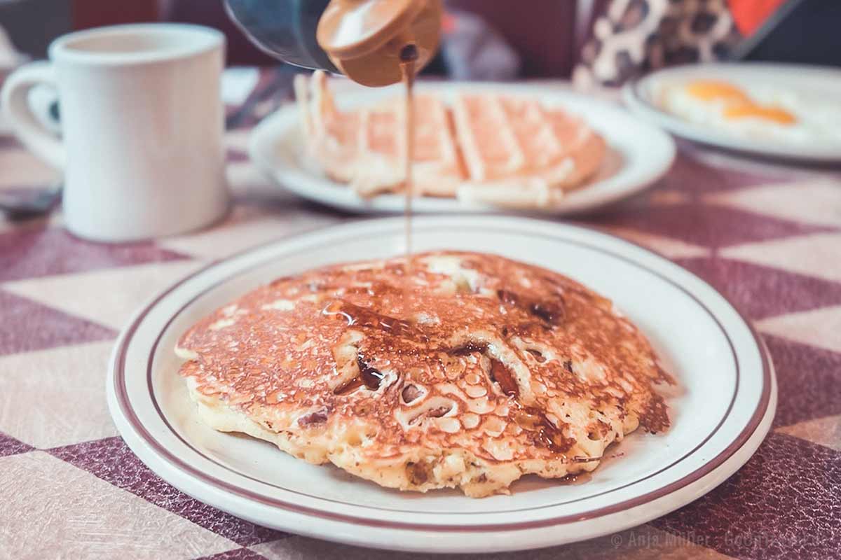 Blaubeeren Pancakes im Pete's Coffee Shop in Knoxville