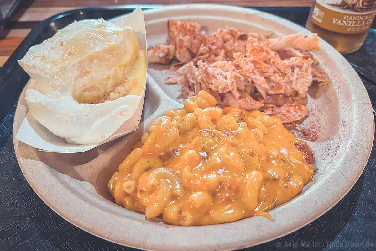 Mac N’ Cheese mit Pulled Chicken und Banana Pie Mac N’ Cheese mit Pulled Chicken und Banana Pie
