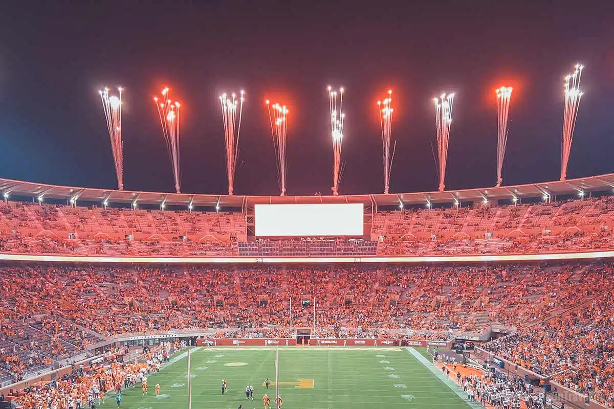 Bei jedem Touchdown gibt es ein Feuerwerk auf dem Stadiondach Bei jedem Touchdown gibt es ein Feuerwerk auf dem Stadiondach