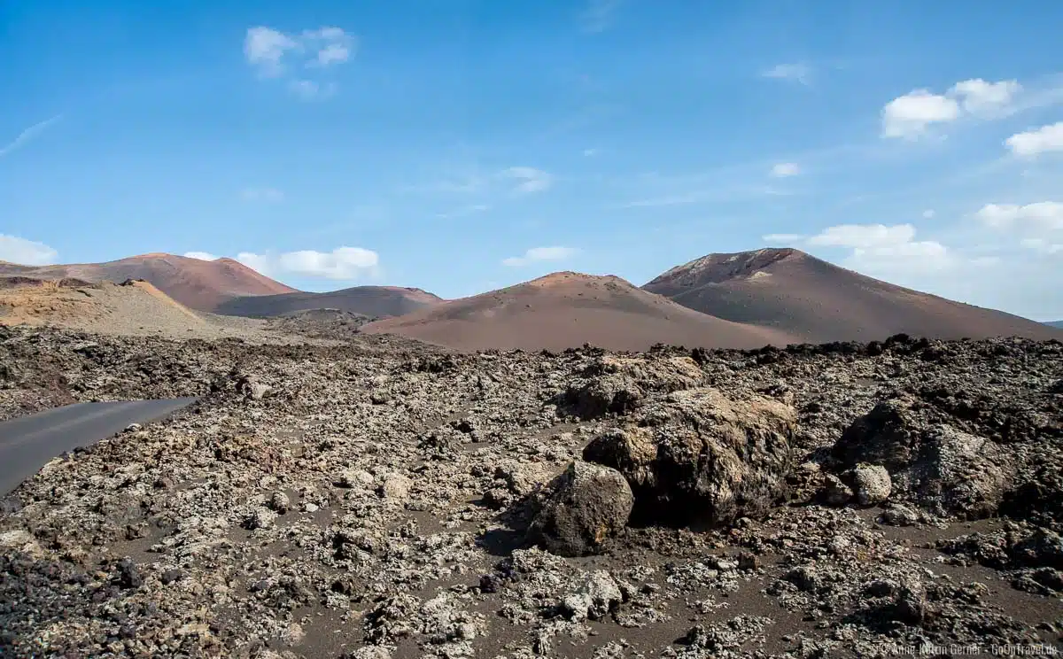 Bustour durch den Timanfaya Nationalpark Bustour durch den Timanfaya Nationalpark