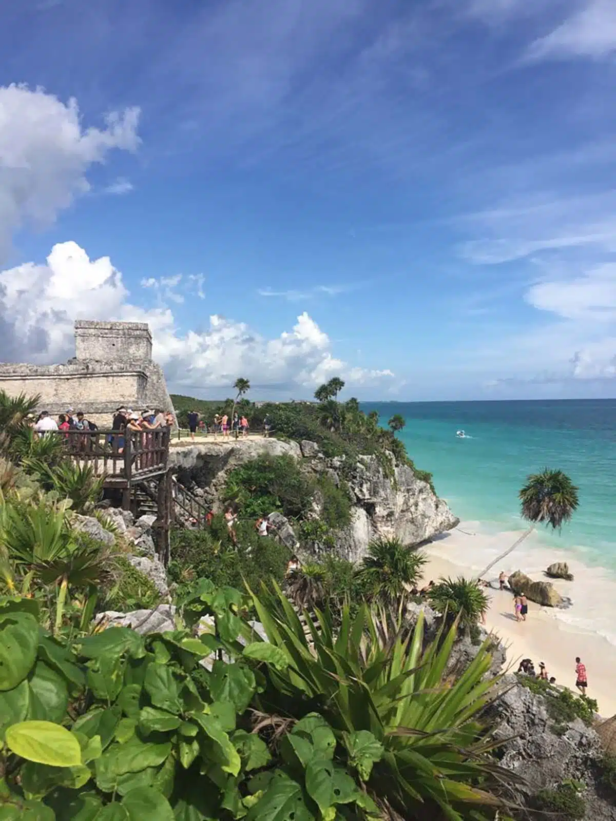 Mayaruinen und Strand prägen das Bild bei Tulum Mayaruinen und Strand prägen das Bild bei Tulum