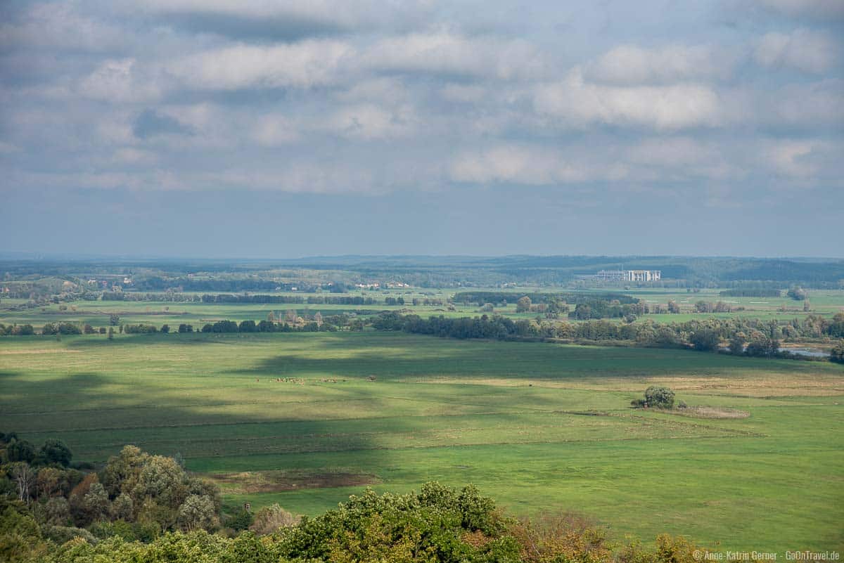 Blick vom Bismarckturm zu den Schiffshebewerken in Niederfinow Blick vom Bismarckturm zu den Schiffshebewerken in Niederfinow