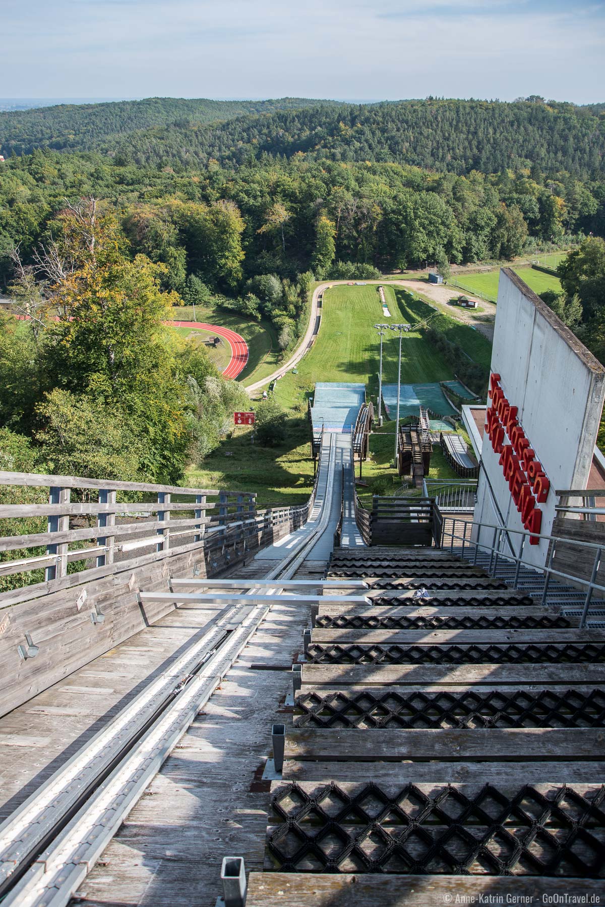 Blick vom Schanzenturm in die Ski-Arena und ins Jahnstadion Blick vom Schanzenturm in die Ski-Arena und ins Jahnstadion