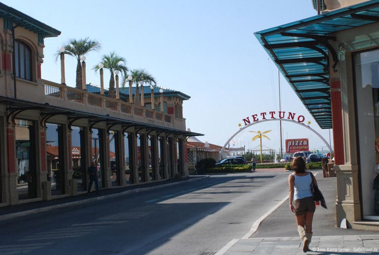 An der Strandpromenade von Viareggio