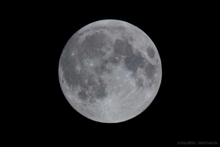 Vollmond fotografieren: 1/640 Sekunden, f/8, ISO 125, 600 mm Vollmond fotografieren: 1/640 Sekunden, f/8, ISO 125, 600 mm