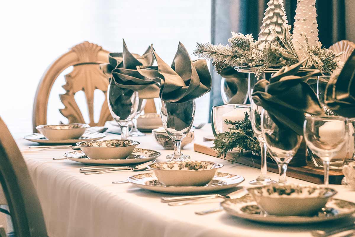 In Polen wird an Weihnachten immer ein Extra Gedeck mit auf den Tisch gestellt. In Polen wird an Weihnachten immer ein Extra Gedeck mit auf den Tisch gestellt.