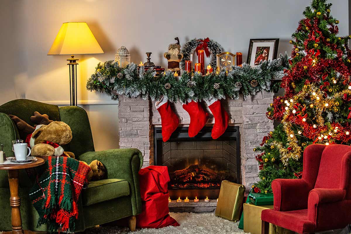 In den USA werden traditionell Weihnachtssocken an den Kamin gehängt.