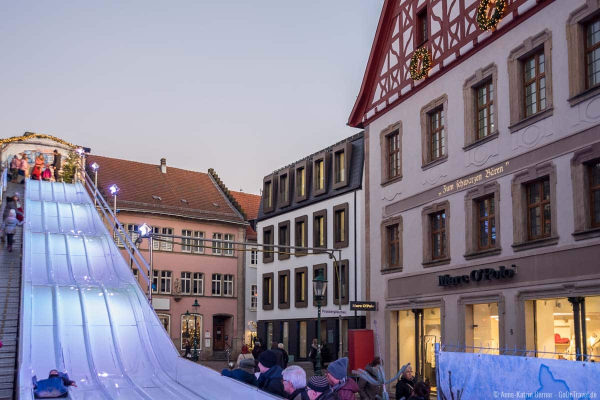 Fulda Eiszeit mit beliebter Rutsche im Kinderweihnachtsland Fulda Eiszeit mit beliebter Rutsche im Kinderweihnachtsland