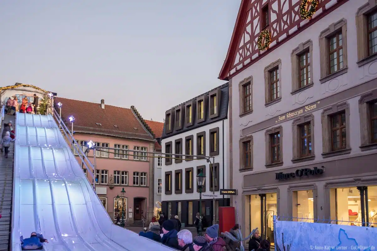 Fulda Eiszeit mit beliebter Rutsche im Kinderweihnachtsland