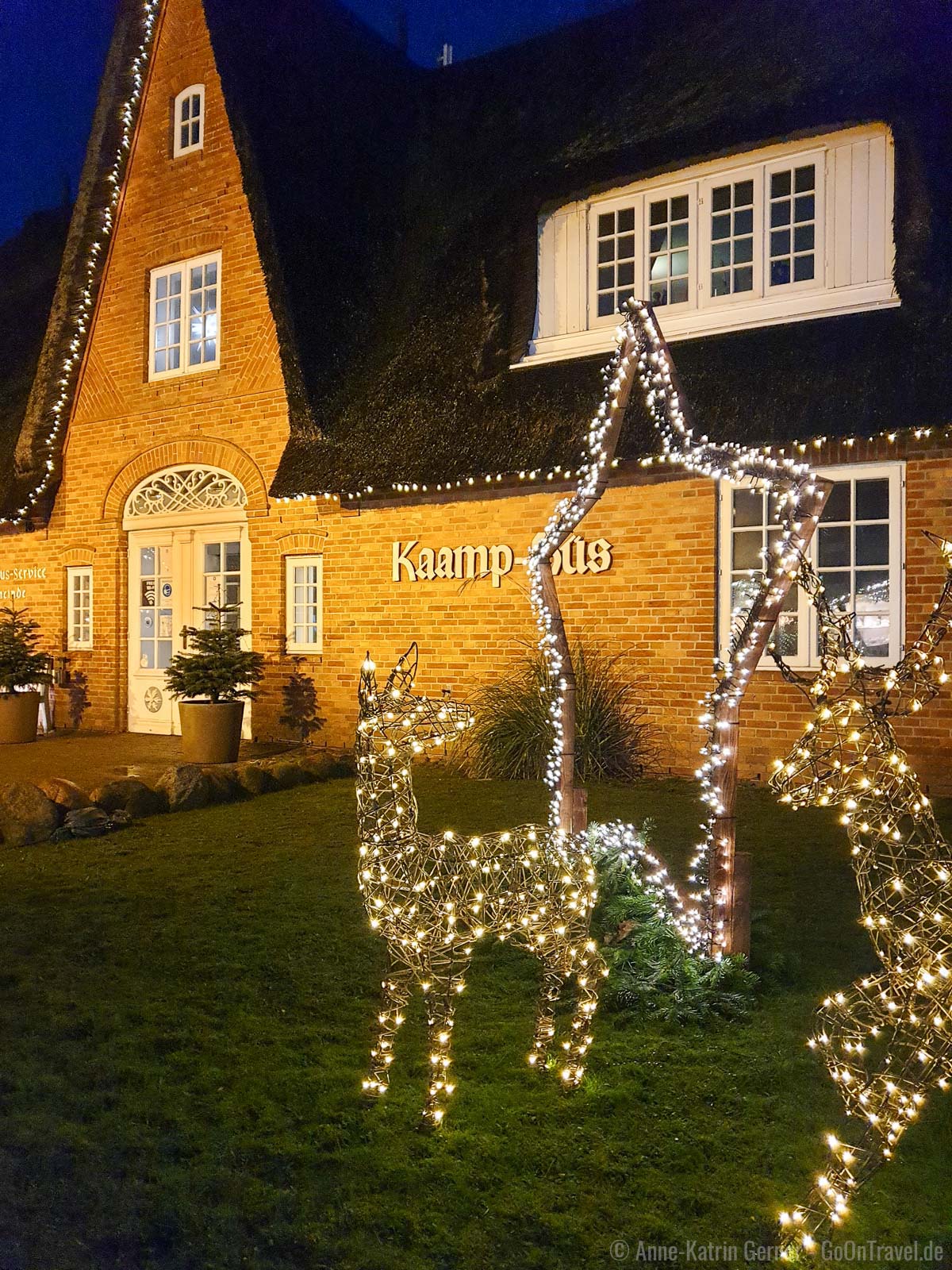 Gemeindehaus von Kampen zur Weihnachtszeit