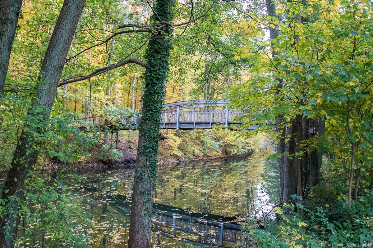 Brücke über den Werbellinkanal im Herbst