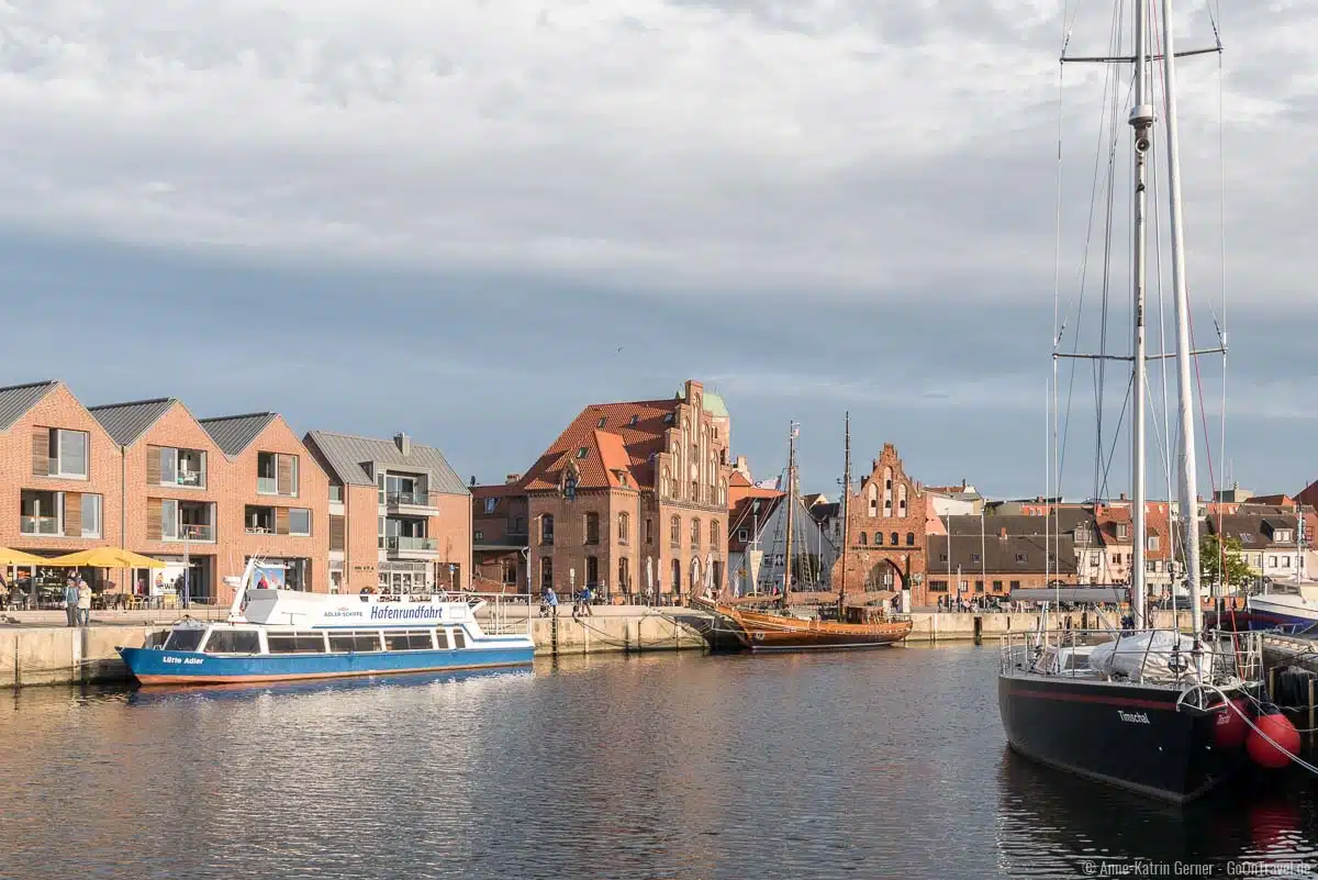 Hafenrundfahrten starten am alten Hafen von Wismar Hafenrundfahrten starten am alten Hafen von Wismar