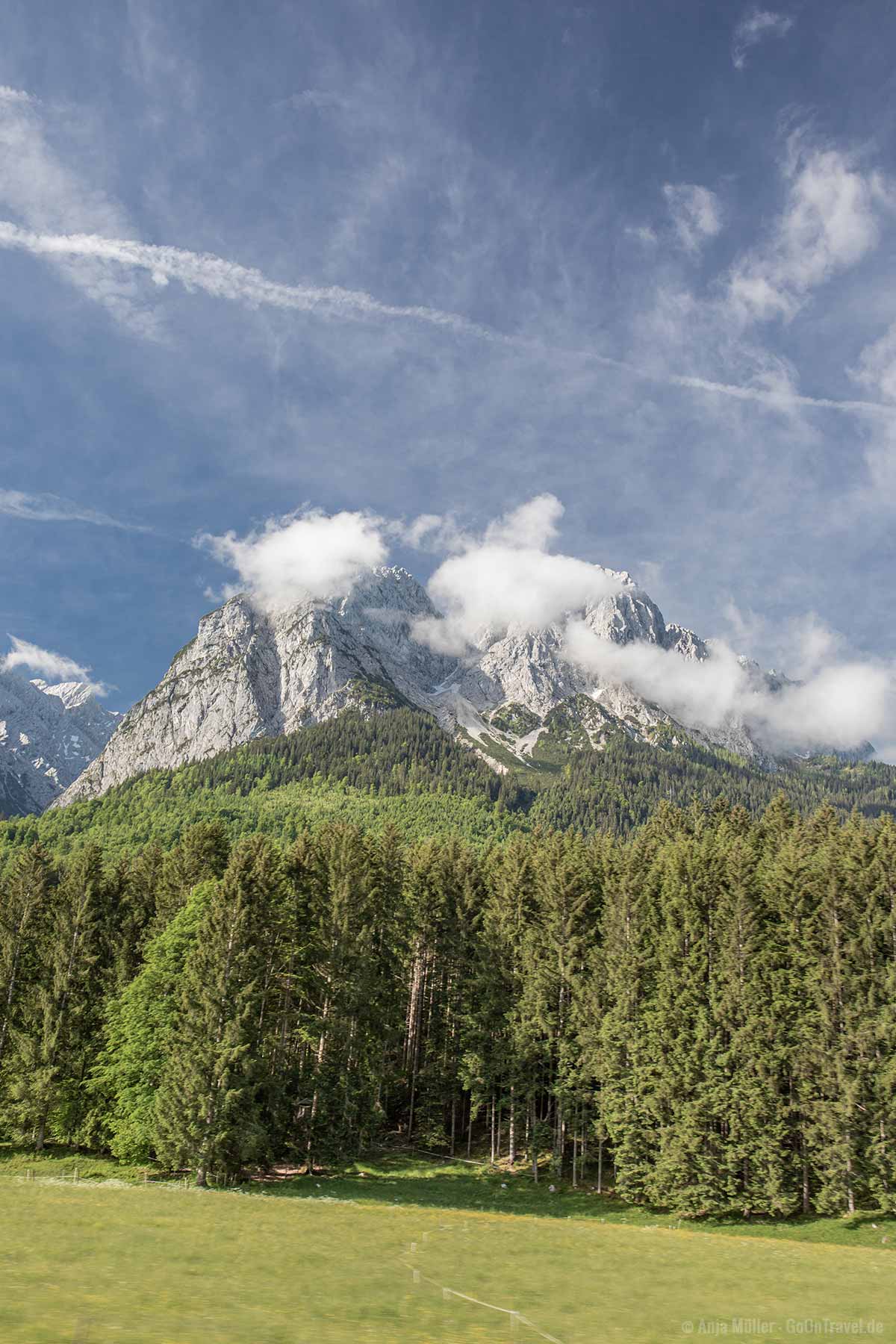 Zugspitze hinter Wolken Zugspitze hinter Wolken