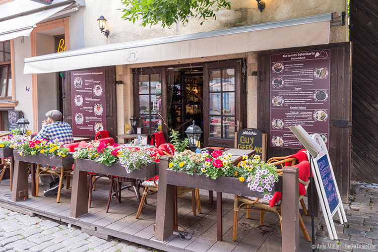 Zviedru vārti befindet sich direkt in der Nähe des Schwedentors in Riga. Zviedru vārti befindet sich direkt in der Nähe des Schwedentors in Riga.