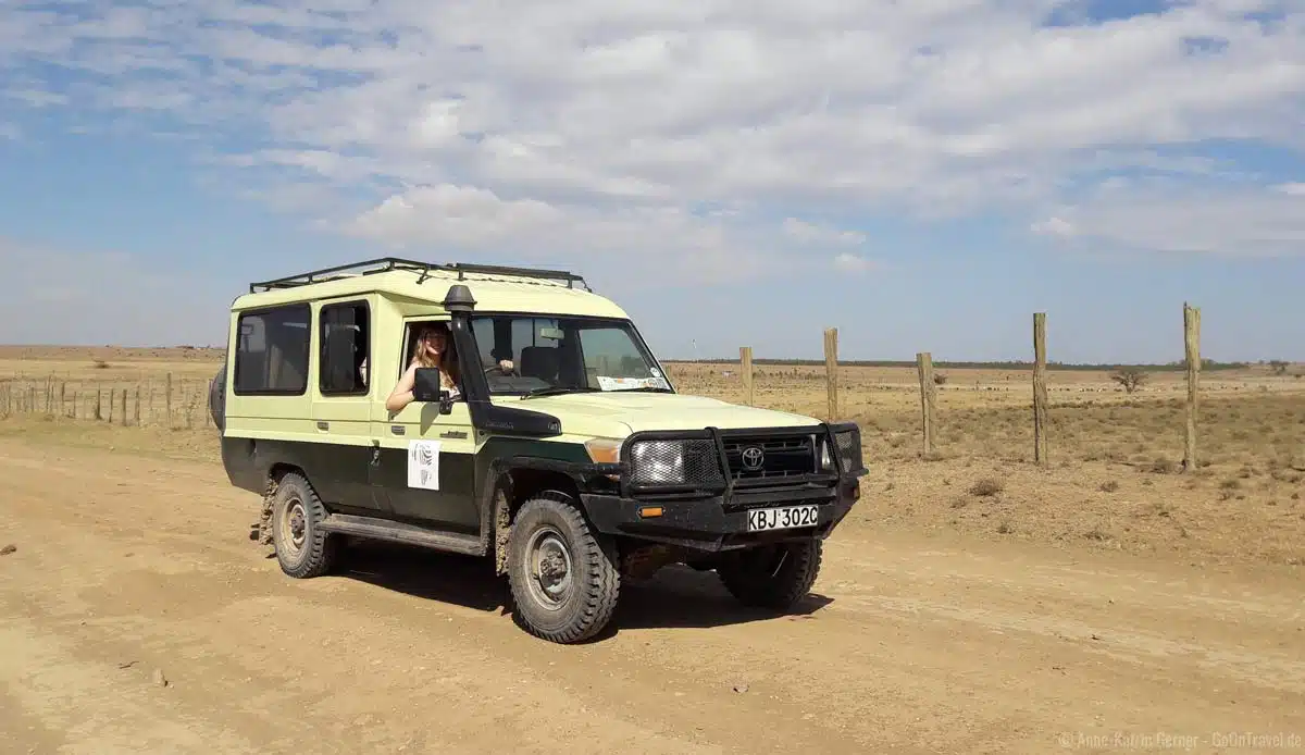 geschlossener Safari Geländewagen geschlossener Safari Geländewagen